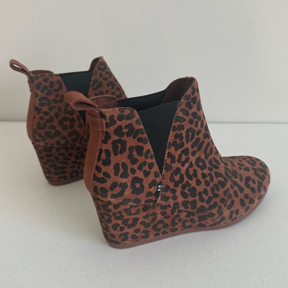 Women’s TOMS‎ 6.5 Kelsey Leopard Wedge Boots - Picture 2 of 7